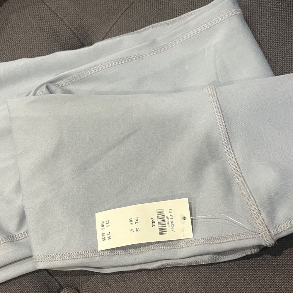 Gilly Hicks Active Recharge Flare in Light Gray